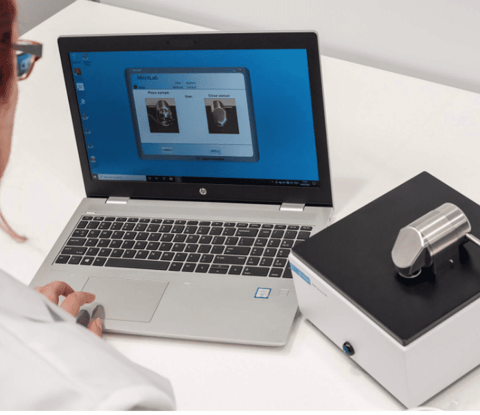 Spectrometru FTIR compact seria 5500