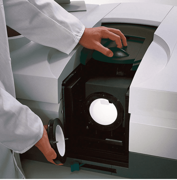 Spectrofotometrul Cary 5000 UV Vis-NIR